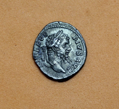 stribrny-denar-septimus-severus-207-1