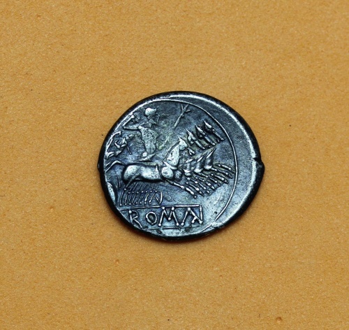 stribrna-didrachma-quadrigatus-225-214-2