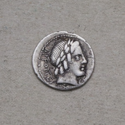 Stříbrný Denár Mn. Fontaneius 85 př. n. l. - Řím